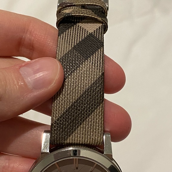 Women’s Burberry Watch - Picture 9 of 14